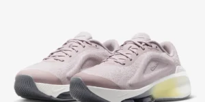 W NIKE VERSAIR DZ3547-003 $87.34