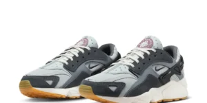NIKE AIR HUARACHE FJ0709-001 $84.99