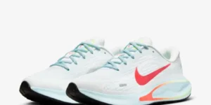 W NIKE JOURNEY RUN FJ7765-101 $60.09